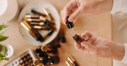 Huiles essentielles et soins de la peau : mythes et réalités