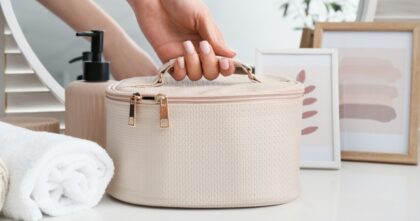 La trousse beauté pour voyager léger !